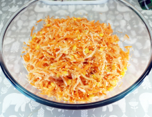 Салат "Свежий": зимний рецепт из моркови и дайкона